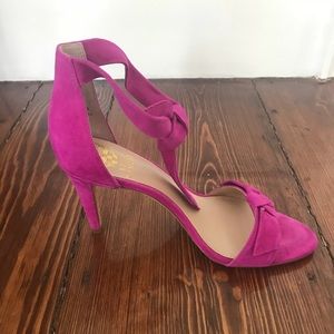 VINCE CAMUTO Pink Suede Heels